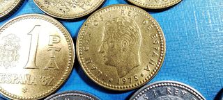 Lote 26 monedas diferentes 1 Pta Juan Carlos I