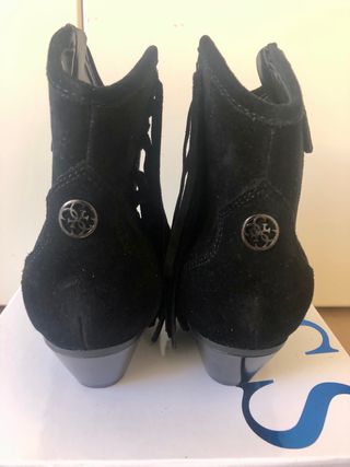 Botines piel Guess nuevos