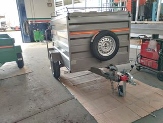 REMOLQUE CAJA CERRADA CARGA VEHICULOS QUADS MOTO