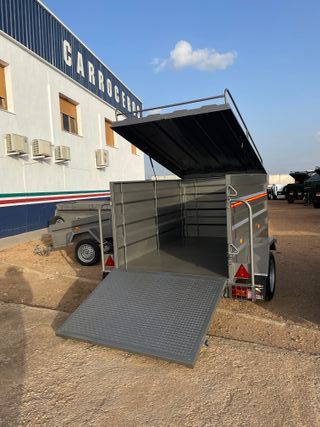 REMOLQUE CAJA CERRADA CARGA VEHICULOS QUADS MOTO