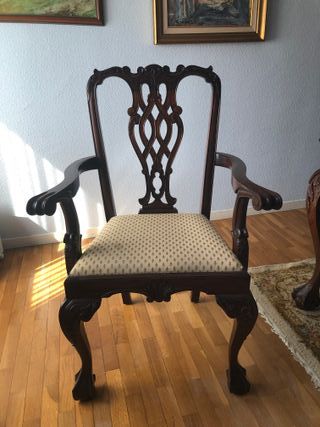 Mesa comedor y sillas caoba maciza tallada.