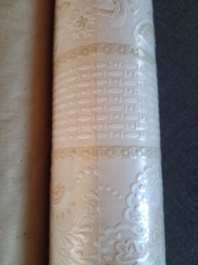 Rollo empapelar paredes antiguo. Nuevo. R