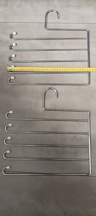 Percha metálica múltiple.