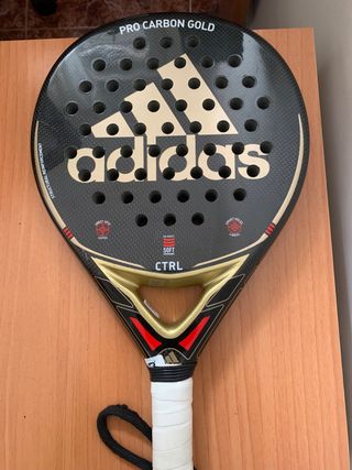 Pala adidas pro carbon gold de segunda mano por 85 EUR en Madrid en WALLAPOP