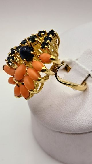 Anillo de Oro 18K con Zafiros Azules Naturales