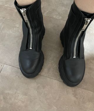 Vendo botines negras de bershka 37