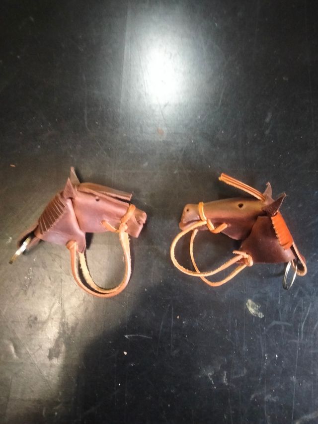 Llaveros cabeza de caballo  cuero.