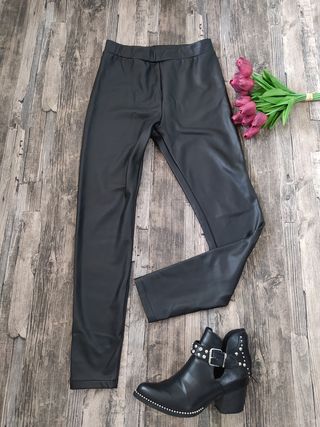 Pantalón polipiel  🖤 talla M