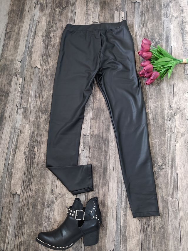 Pantalón polipiel  🖤 talla M