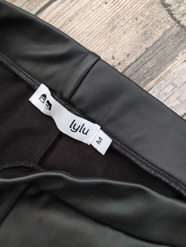 Pantalón polipiel  🖤 talla M