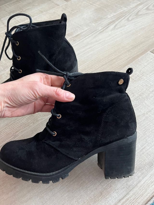 Botines negros de ante