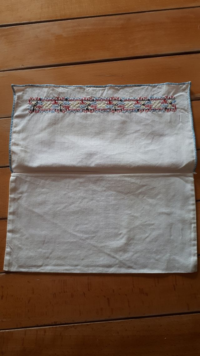 Bustina vintage porta posate fatta e ricamata a ma