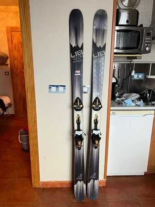 Esquis Lib Tech 179 con kingpin y piel de foca