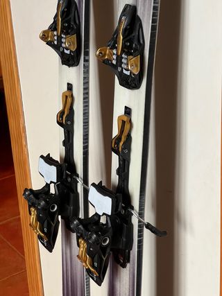 Esquis Lib Tech 179 con kingpin y piel de foca