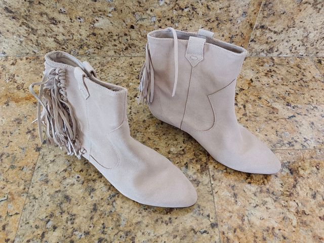 Botas blancas de serraje con flecos mujer