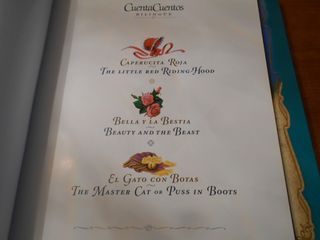 12 libros con 36 cuentos bilingües español-inglés)