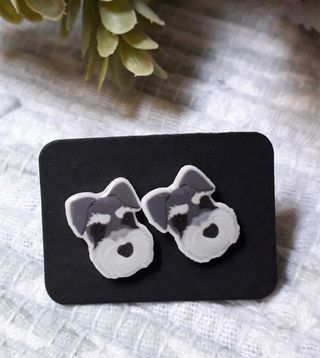 Lindos pendientes de botón de perro schnauzer
