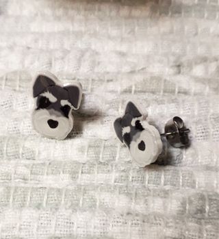 Lindos pendientes de botón de perro schnauzer