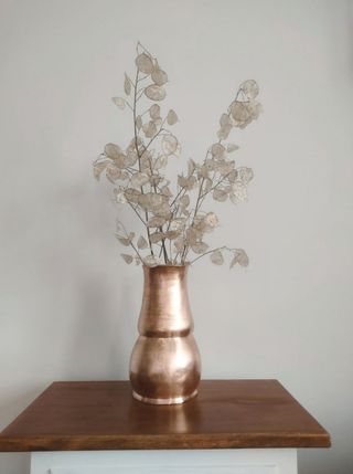 Antiguo jarrón de cobre