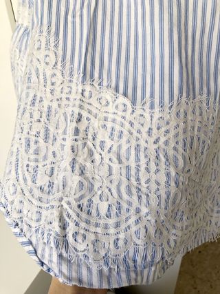Blusa mangas volante con encaje