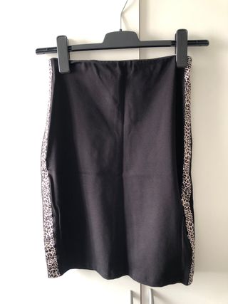 Falda detalles leopardo