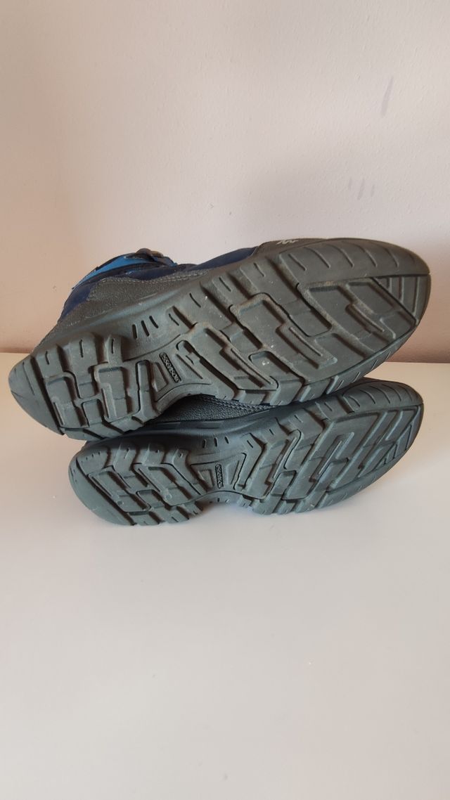 Botas de montaña QUECHUA n° 35