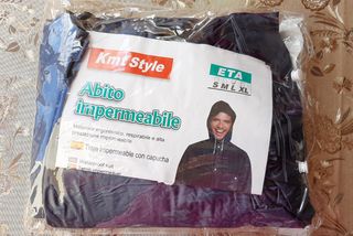 Traje impermeable con capucha