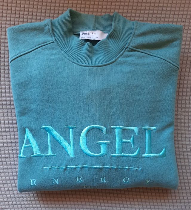 Sudadera de chica, de Breshka.