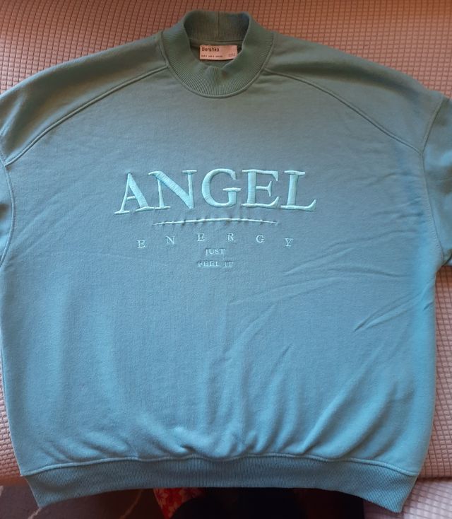 Sudadera de chica, de Breshka.