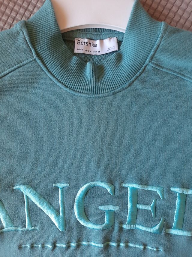 Sudadera de chica, de Breshka.