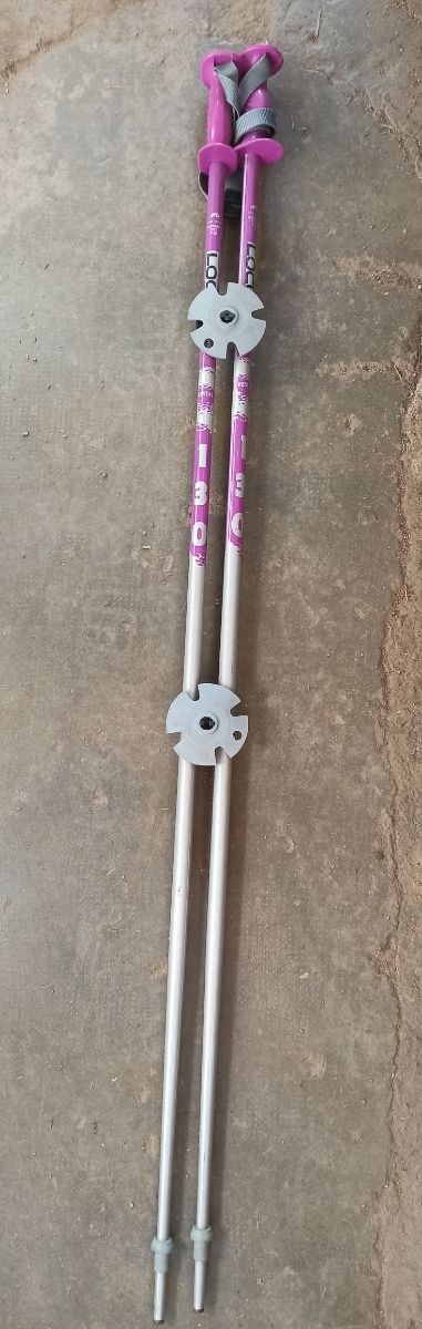 130, Palos de esqui Locust, nuevos