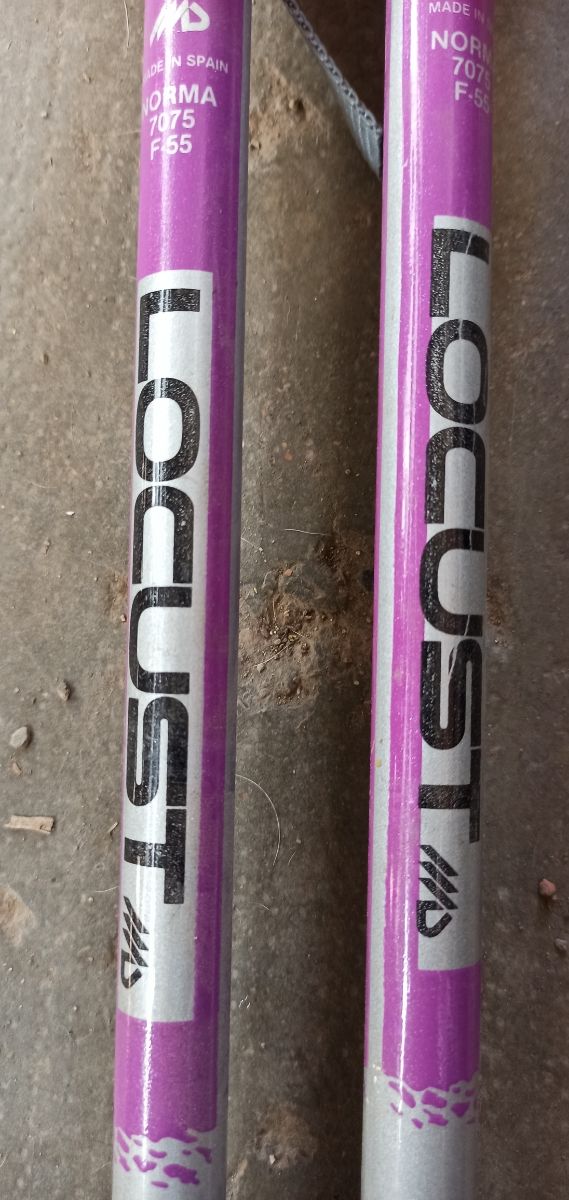 130, Palos de esqui Locust, nuevos