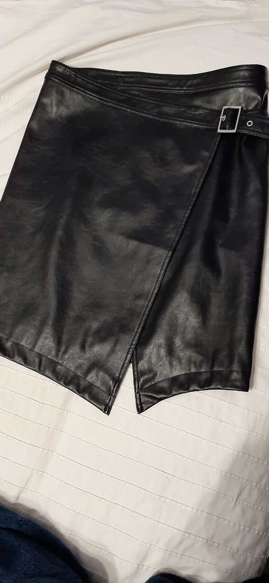 Falda polipiel de Inside