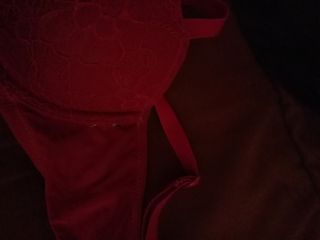 sujetadores color negro y granate