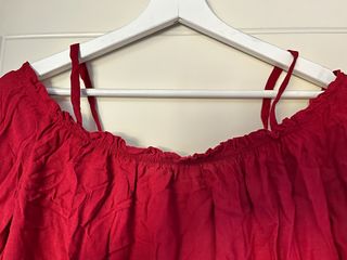 Blusa hombros descubiertos burdeos Zara