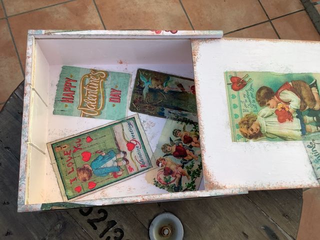 Caja de vino decorada con decoupage San Valentín