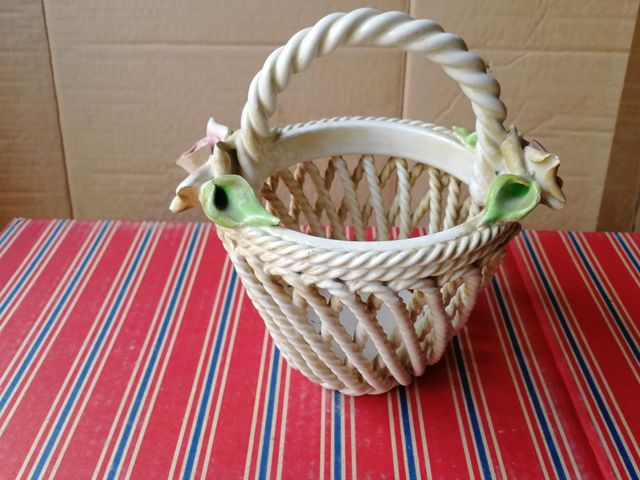 Cestino in ceramica con rose