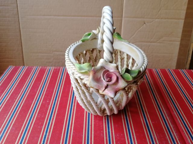Cestino in ceramica con rose