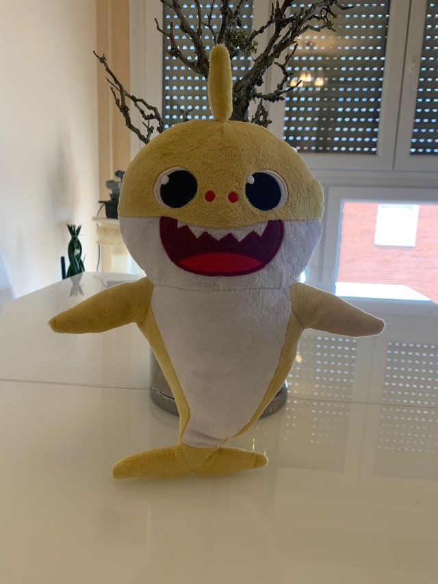 Muñeco babyshark peluche 