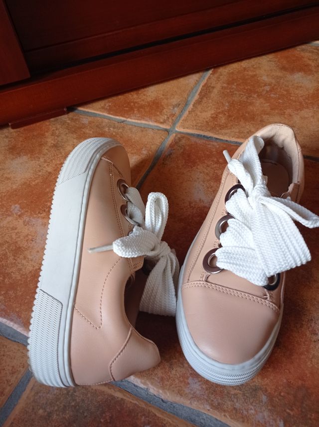 Deportivas Zara Basic cordones anchos 