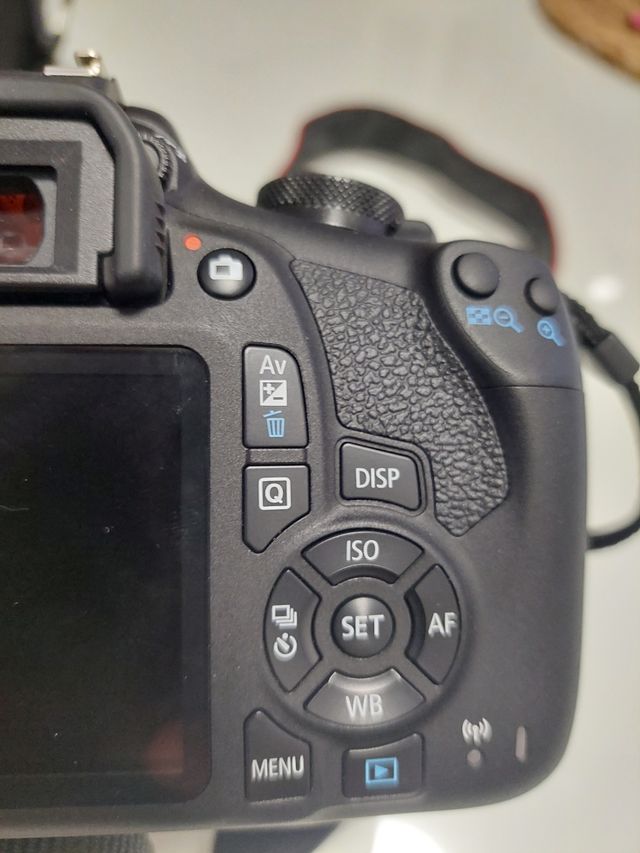 cámara de fotos EOS 2000D