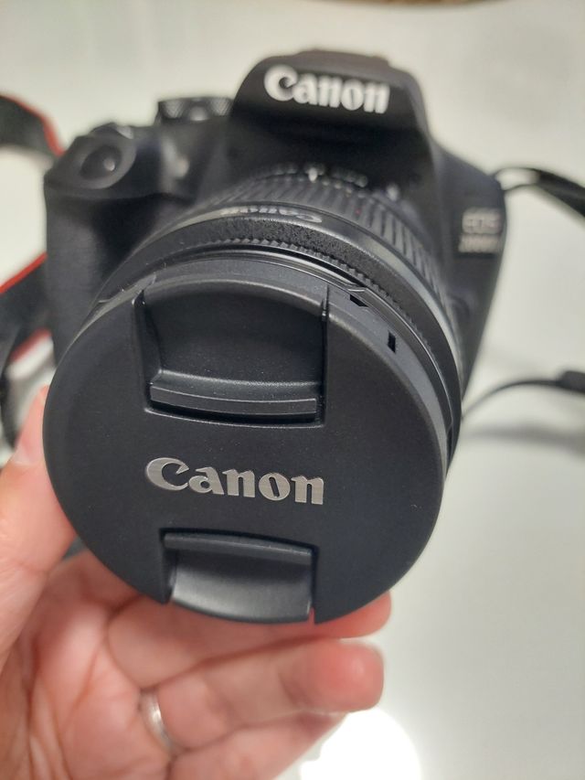 cámara de fotos EOS 2000D