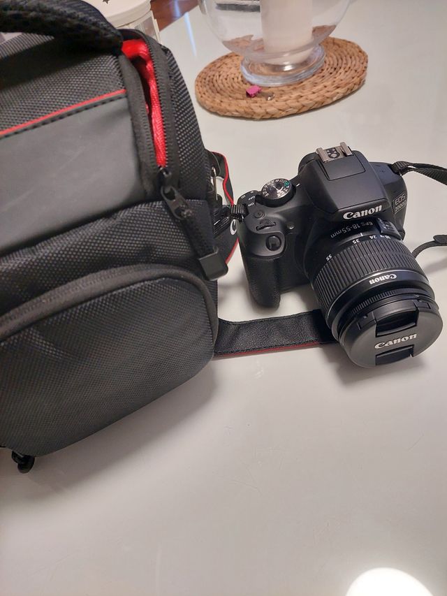 cámara de fotos EOS 2000D