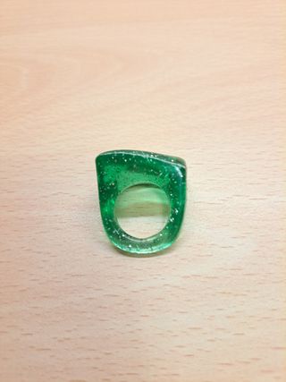 Anello di plastica per bambina
