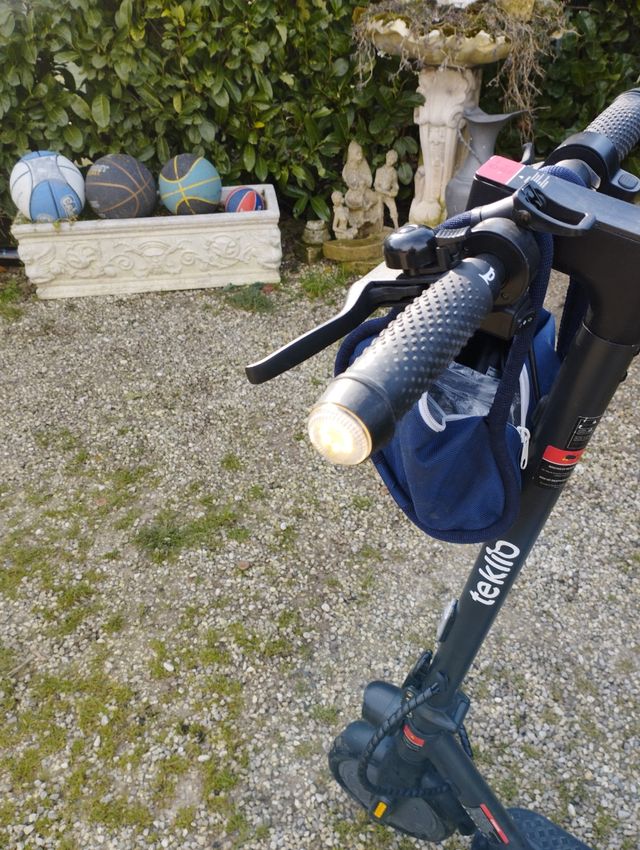 monopattino elettrico con sella