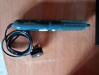 secador,plancha y cepillo moldeador de pelo