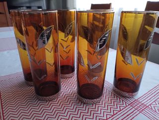 Vasos y cubitera antiguos