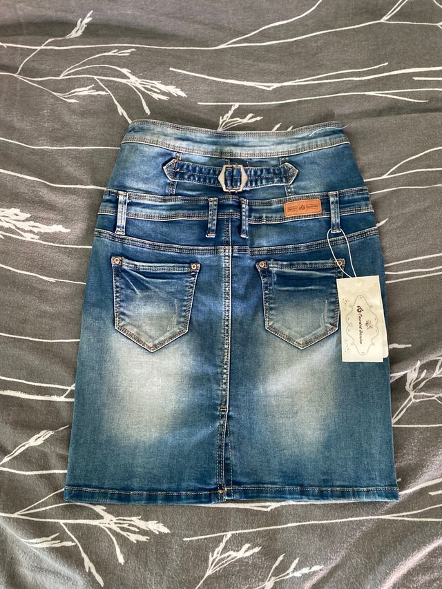 Nuova gonna corta+t-shirt in regalo