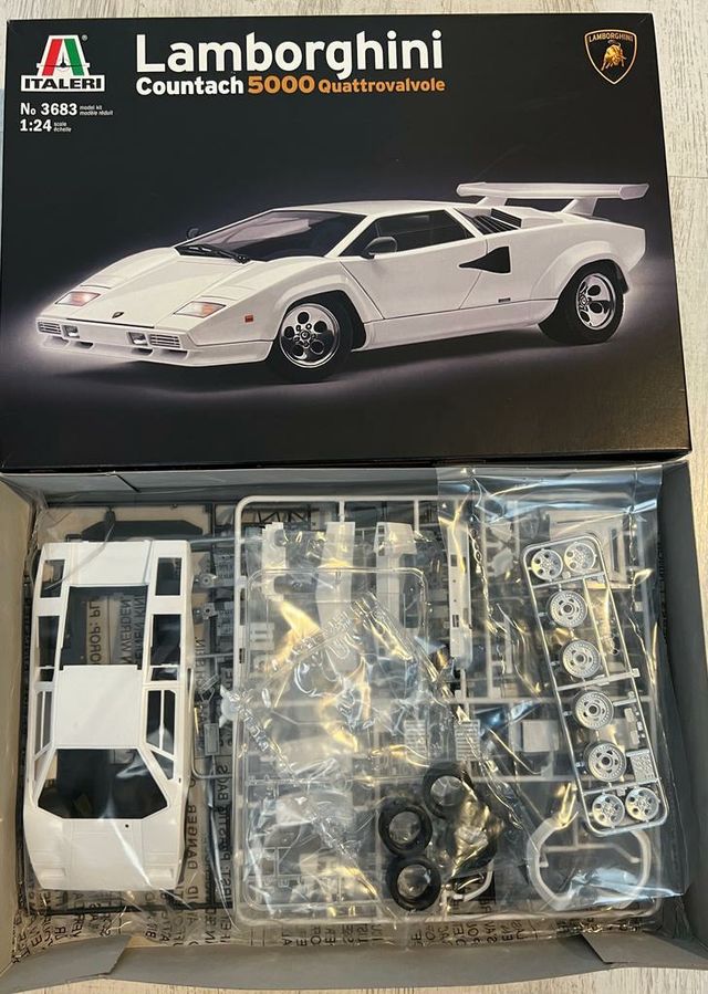Maqueta 1/24 italeri lamborghini countach