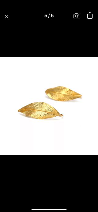 Pendientes de hoja dorada. A estrenar